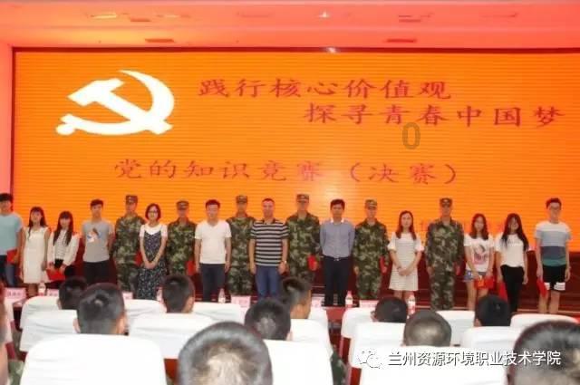 清炖鸡汤是一道传统的中式汤品，味道鲜美，营养丰富
